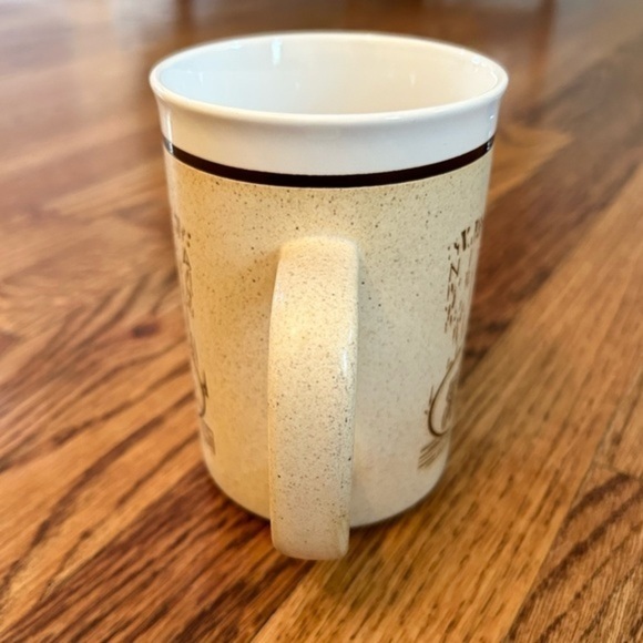 Vintage Niagara Falls Canada 16oz Tall Tan Coffee Mug With White Rim & Etching - Picture 5 of 15